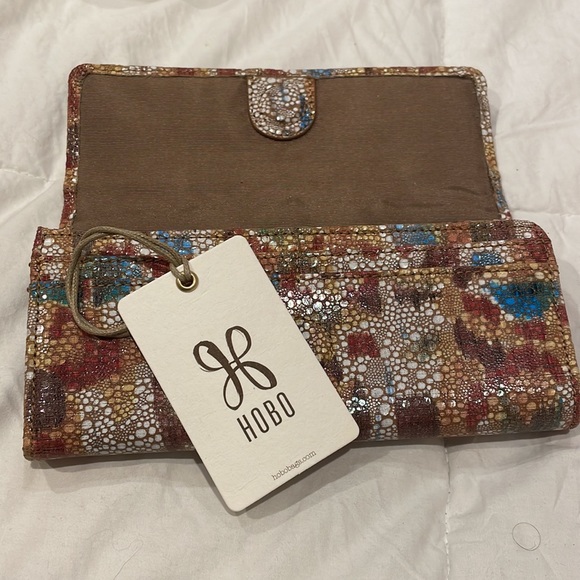 Brand new hobo wallet with tags. - Picture 3 of 4